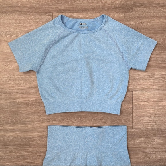 Yoga Set Baby Blue Sports Crop Tee and Leggings Fits as size small/medium - Picture 2 of 8